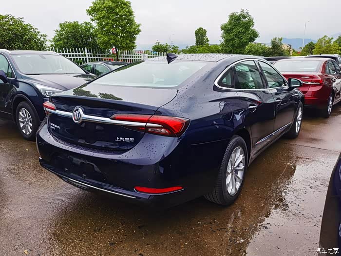 2021款君越552t豪华御瓷青