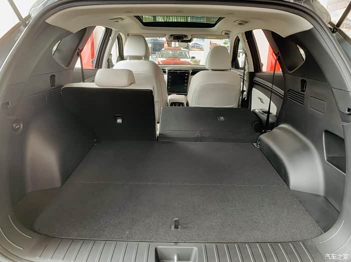 第五代途胜l探店 超越现代设计的帅气欧巴