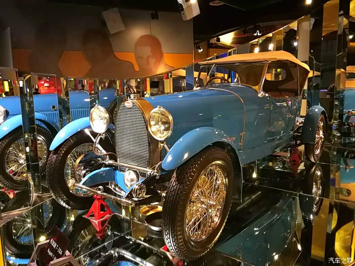 欣赏老爷车回顾汽车历史 参观北京汽车博物馆