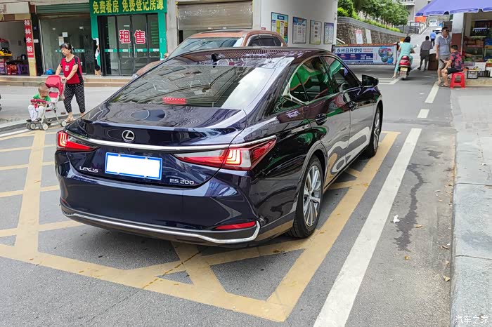 有没有买了蓝色雷克萨斯e200-怎么样?谢谢!