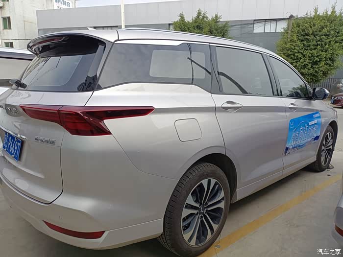 五菱凯捷金色配米色内饰,品味不错哦