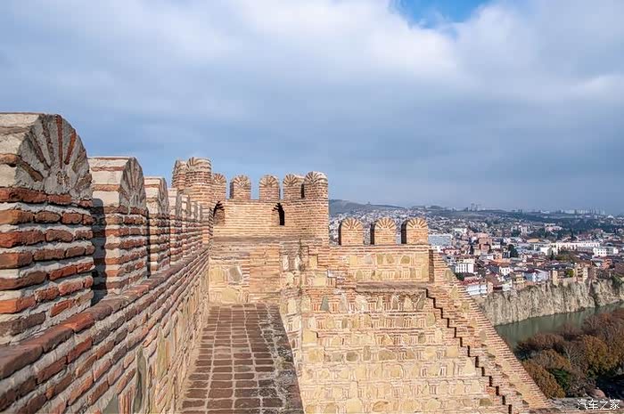 第比利斯母亲堡垒,最古老的军事要塞,如今已是残垣断壁