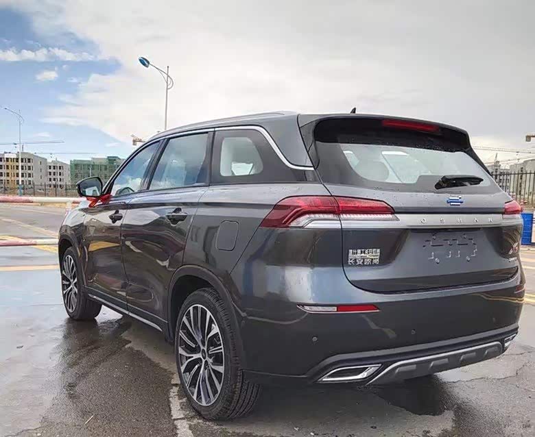 长安欧尚x7的长宽高分别达到4705/1860/1720mm