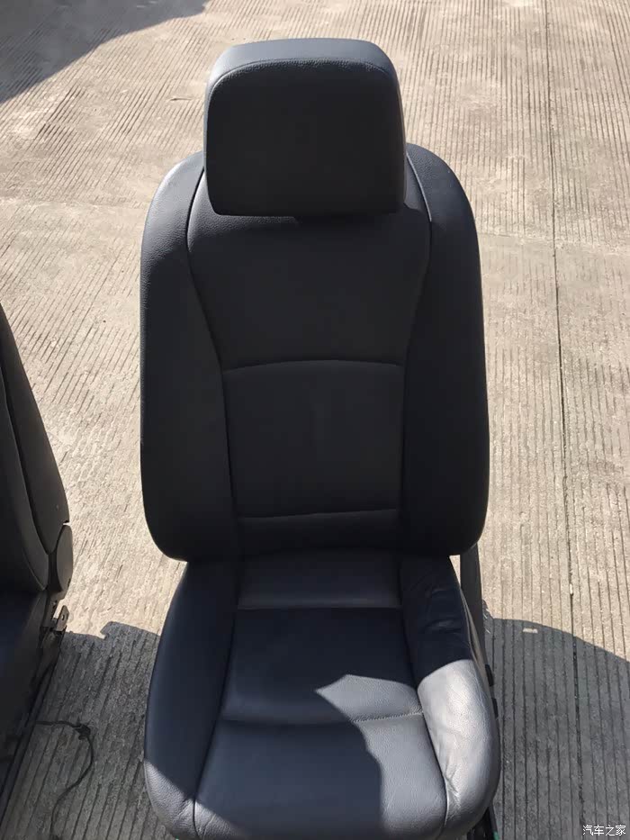 530li黑色真皮座椅