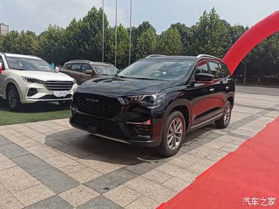 捷途最新家族化设计语言,六边形的进气格栅配合熏黑配色的中网营造出