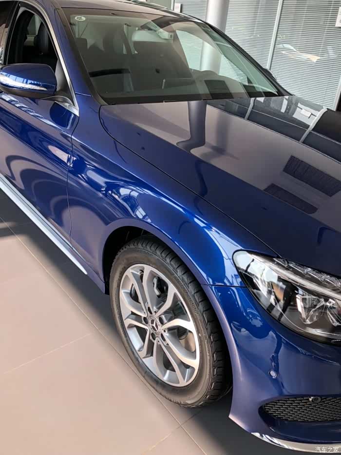 软妹子提c200l钙石蓝作业