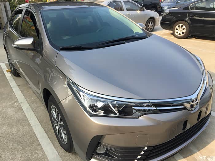 青铜色低配自动卡罗拉