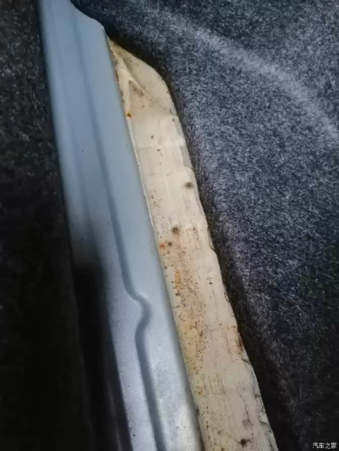 后备箱右侧钣金胶漏水怎么办