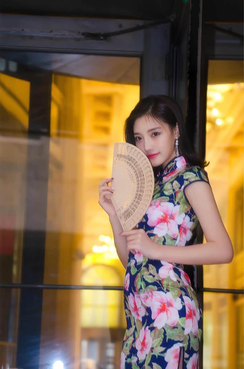 穿旗袍的美女 浓浓的古典情趣 ,高贵端庄