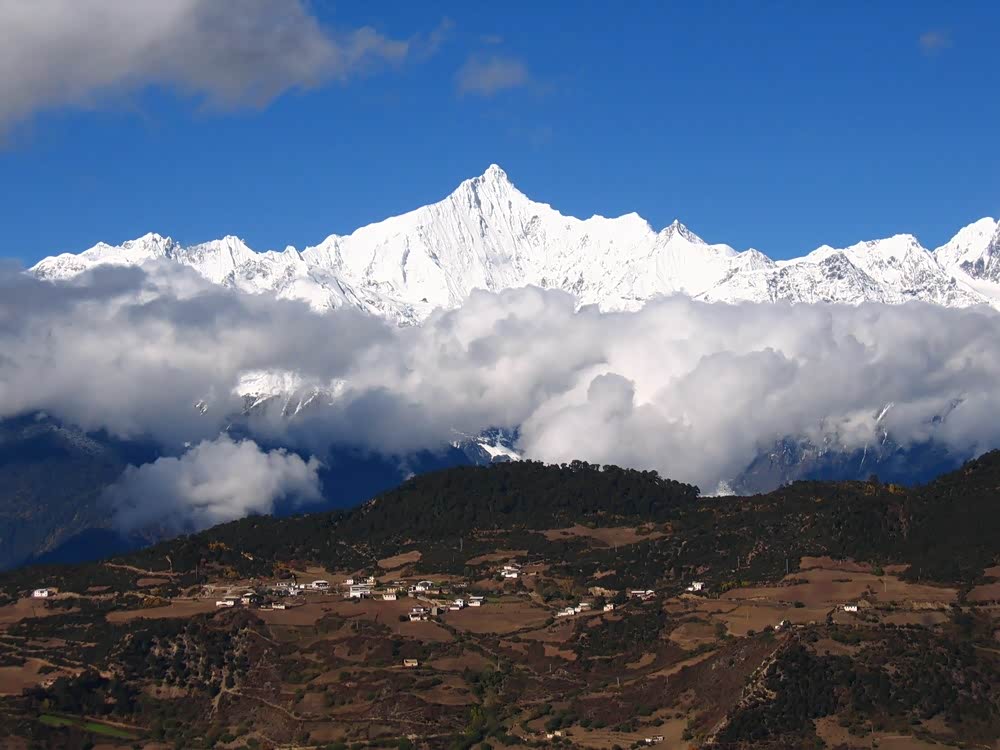 藏传佛教四大名山之一梅里雪山.