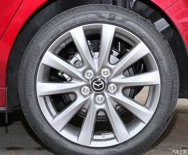 众里寻他千百度--一眼爱上2021款马自达3昂克赛拉