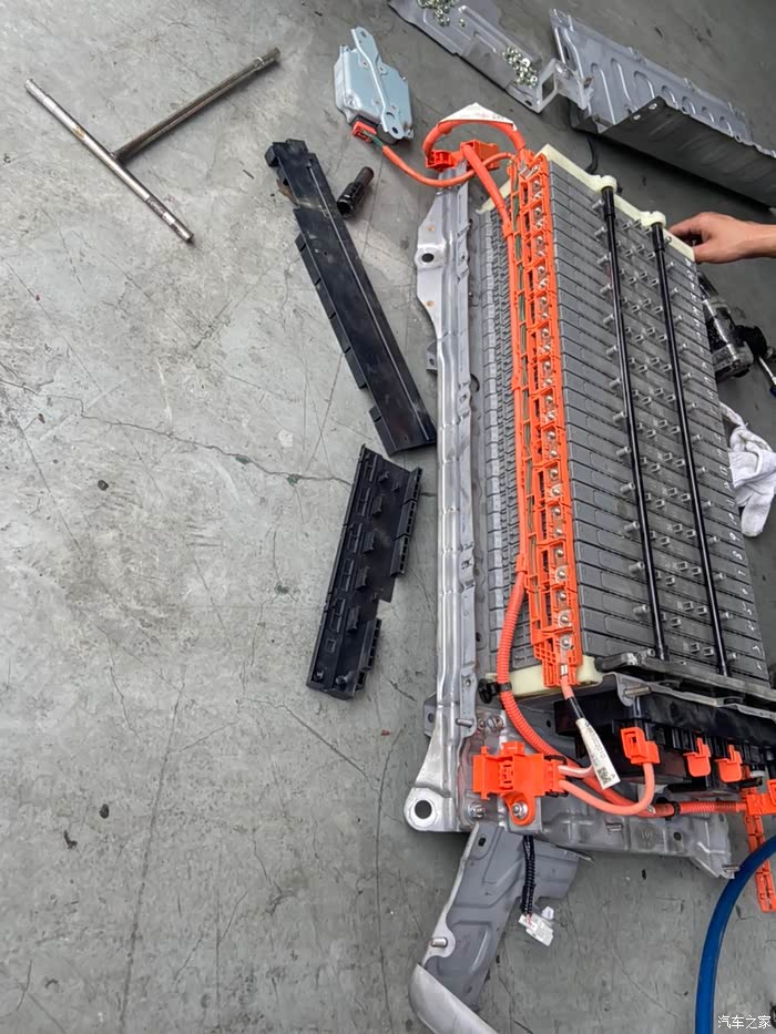 卡罗拉双擎更换混合动力电池