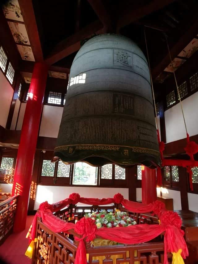 来这里走走是因为要清净,不敢去人多的地方了