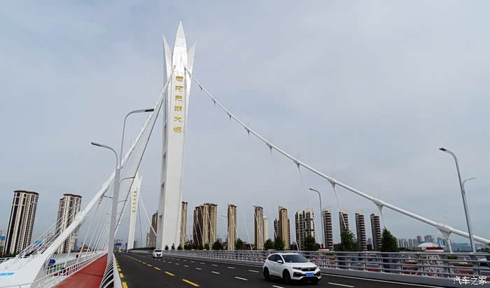 乘坐地铁十四号线到奥体中心站详游灞河元朔大桥