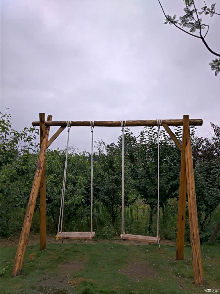 沃带着我和朋友提前去看看草坪婚礼现场