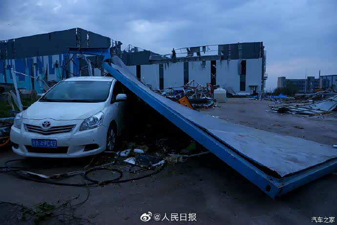 转自网络,前几天武汉台风,话说小姨子是真结实