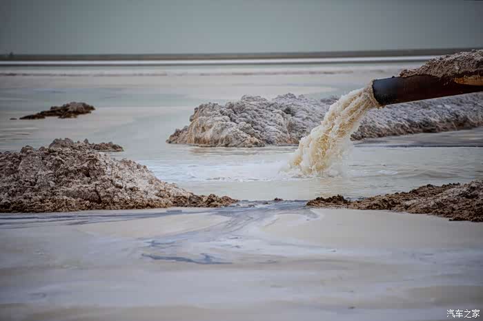 罗布泊国投钾盐盐池景色