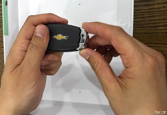 【多彩六月】探界者车主带来,纯手工更换遥控钥匙电池