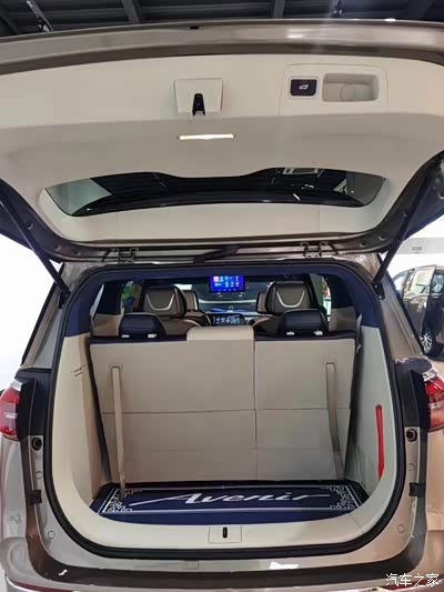 后备箱储物空间超级大