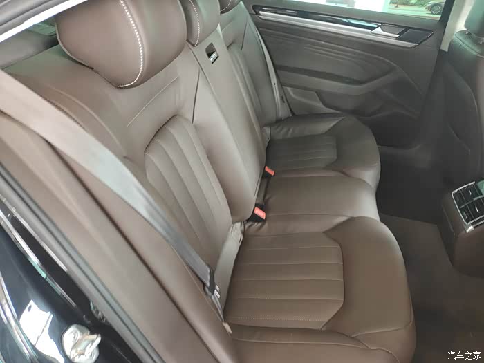 低调奢华的代表典范,大众辉昂看车小记