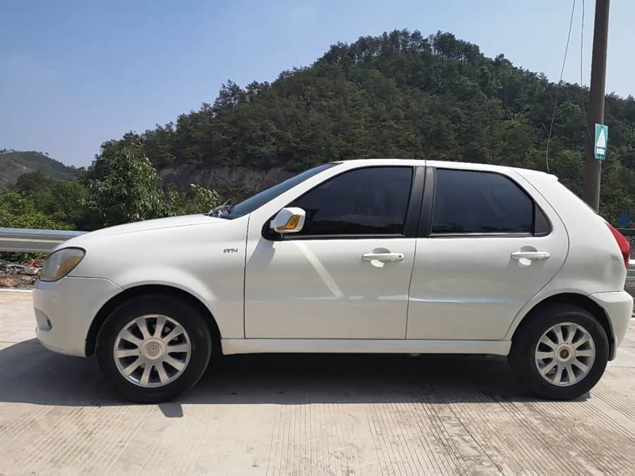 众泰z200hb,我居然是第一次见这车!