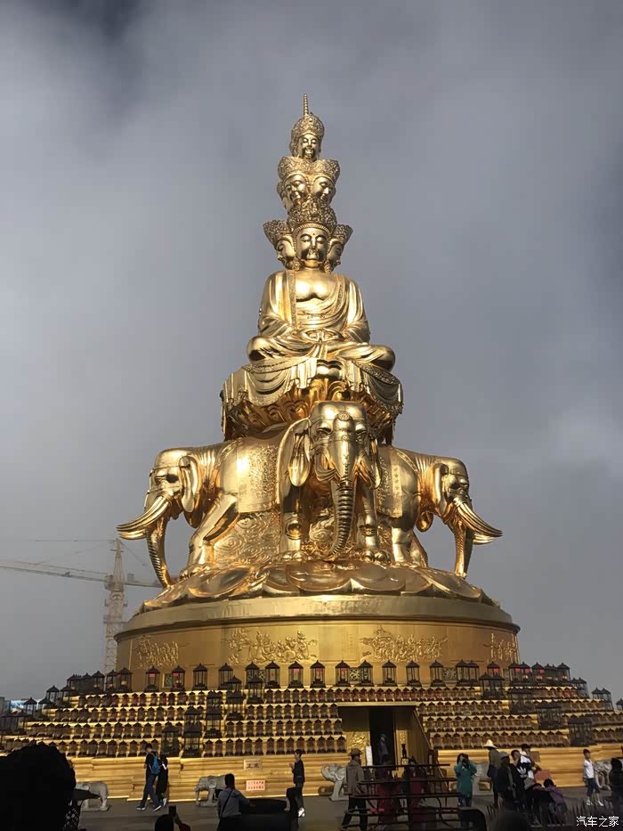 带着爱7出游咯 峨眉山