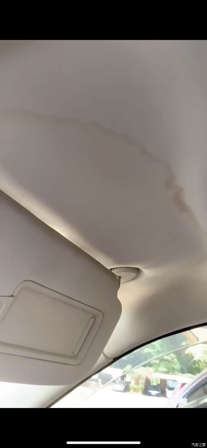 吉利博越五年车顶锈蚀严重导致车顶漏水