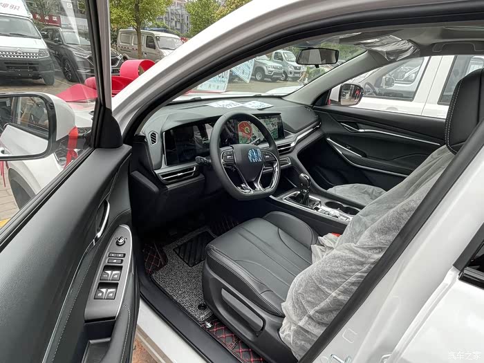 今天入手了一台手动挡的cs75plus