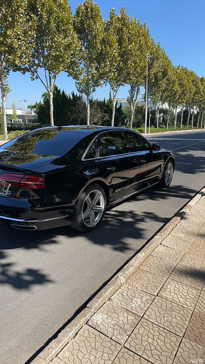 出售自用15年奥迪a8黑外棕内四座满键