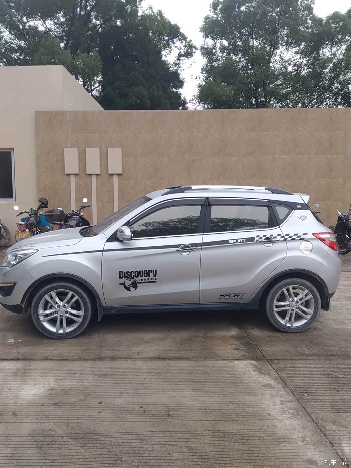 有没有办法贴什么车贴能使汽车侧面看起来长一点更匀称