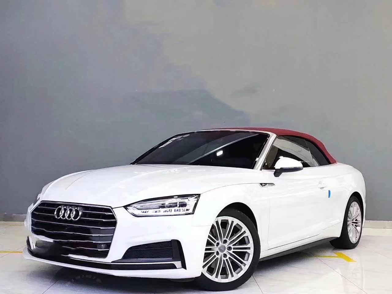 奥迪a5敞篷液晶仪表加飞机档把这个红顶看上去是点睛之笔