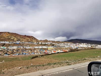 到达昌都市丁青县城公路平整干净