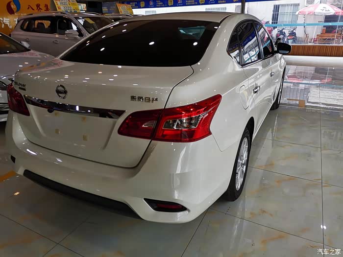 日产轩逸1086白色