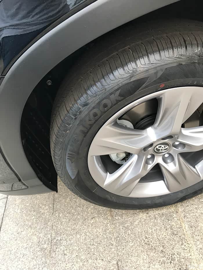 关于18汉兰达轮胎的问题