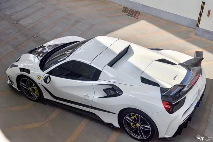法拉利portofino白色彰显大气人见人爱的超跑