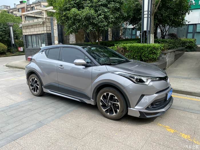 【图】今天陪媳妇去考试,顺便去贴了个黑顶_奕泽izoa论坛_汽车之家