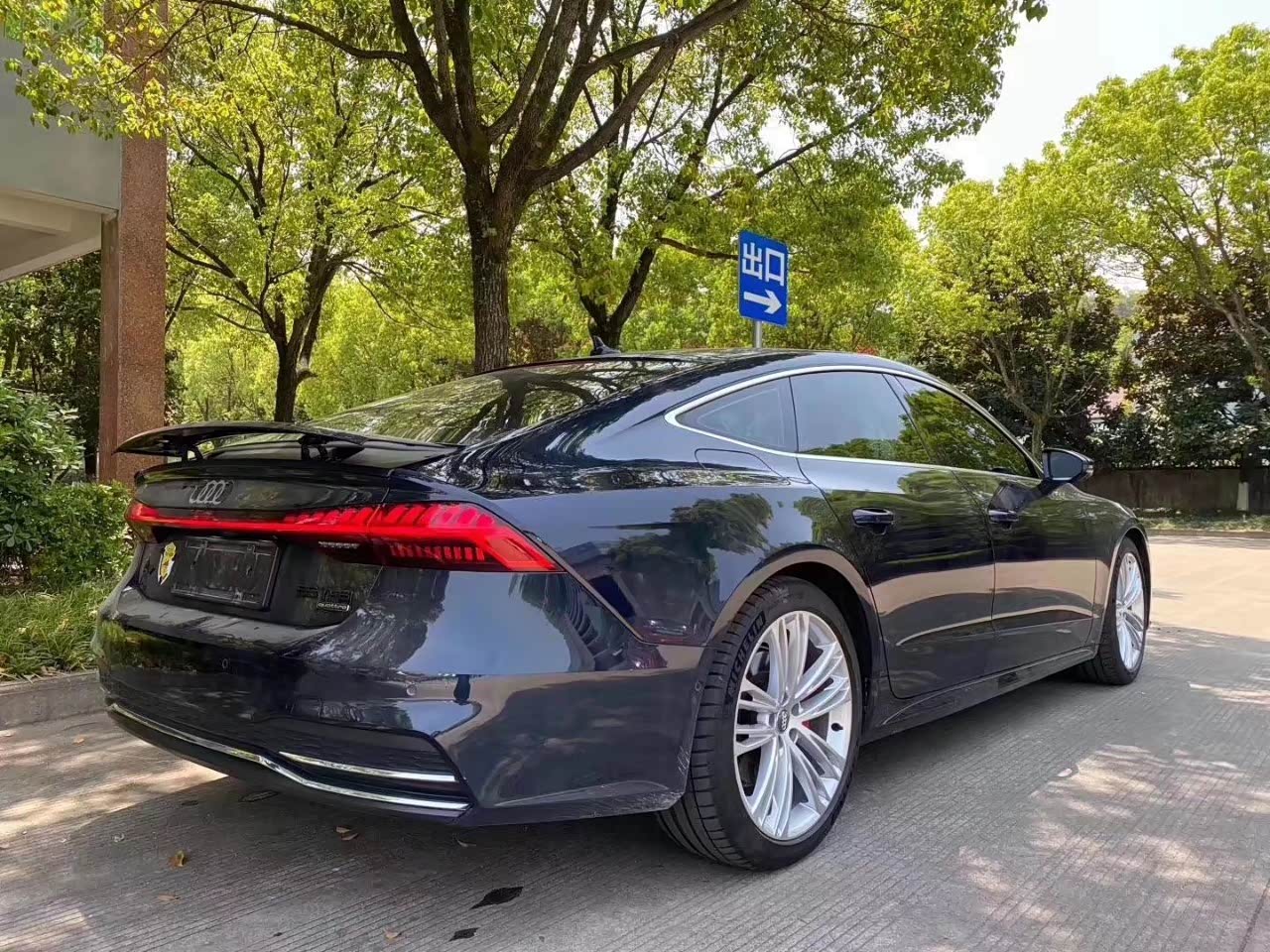 微贴:奥迪a7,苍穹蓝竞技版,带空气悬架 底盘升降,科技感强