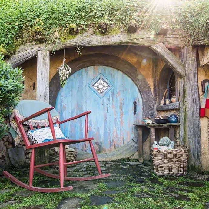 霍比特人的小屋,诉说着夏尔人的生活热情.