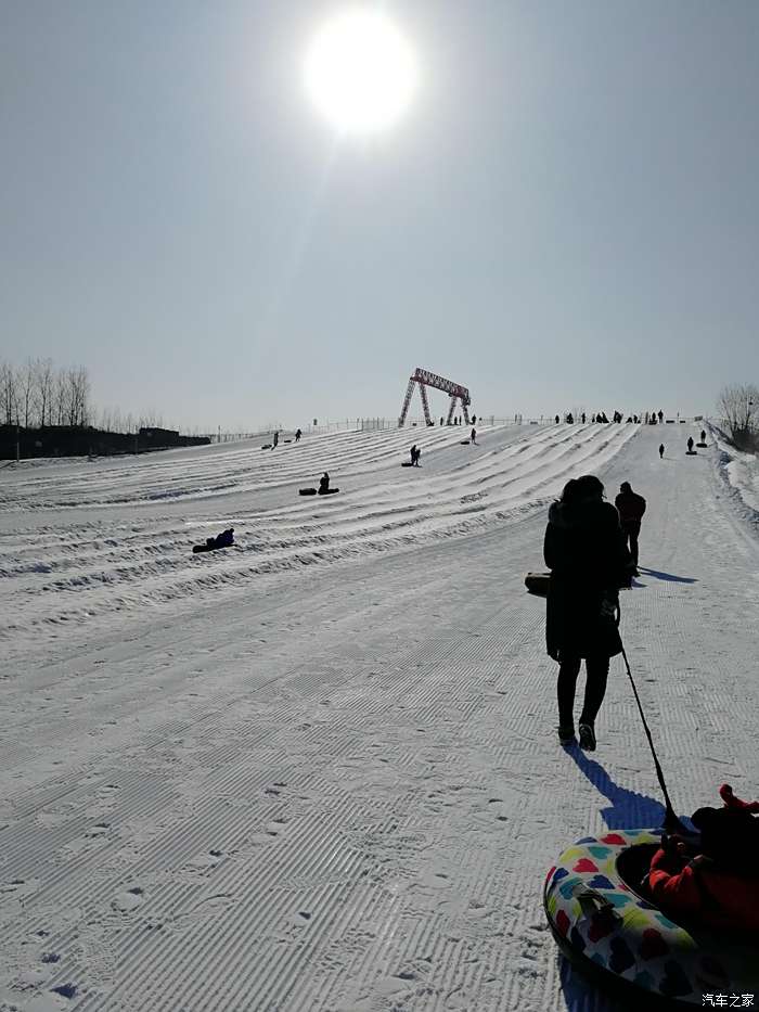 满城滑雪图片