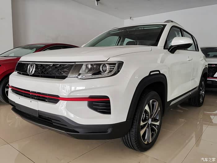 主打年轻赏荣耀百万款cs35plus