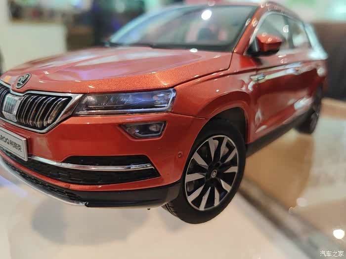 4s店118橙色柯珞克车模实拍