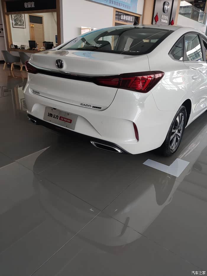 逸动plus 白色手动挡