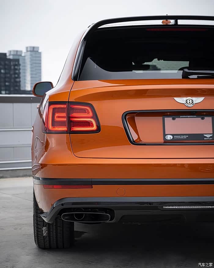 橙色宾利添越speed每处细节都彰显其不凡的品味真香