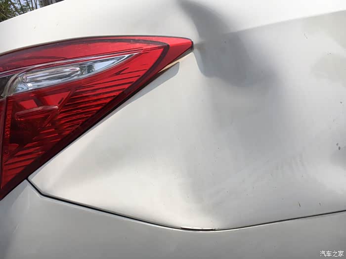 右后翼子板凹陷这种情况报保险外面修理厂修复需要多少钱啊