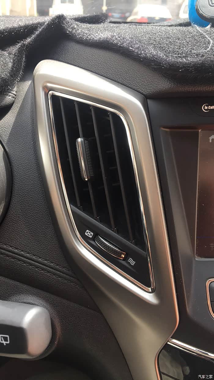 cs35前面出风口是竖起来的,又不想买粘的,你们都用的是什么样的?