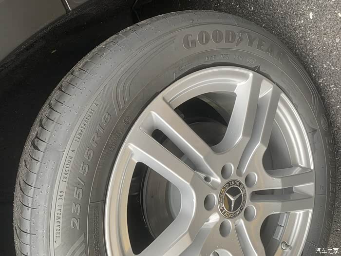 2021款奔驰glb200的轮胎是什么牌子?是防爆胎吗