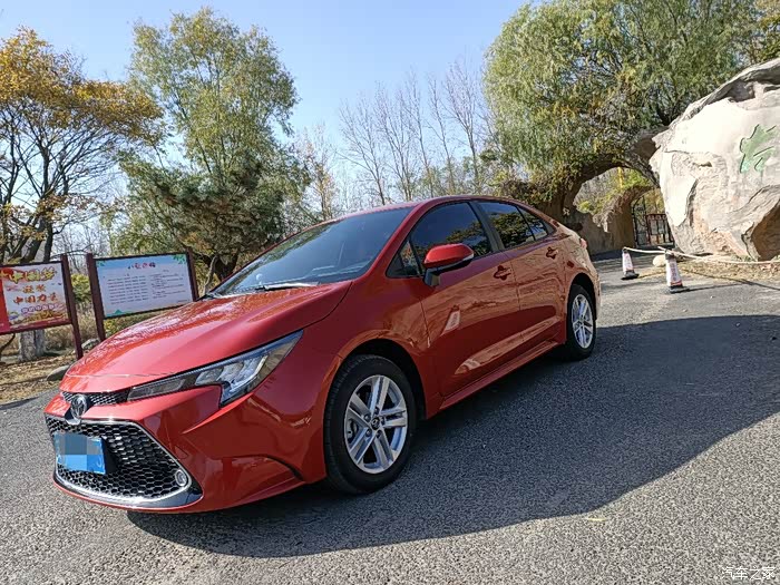 90后的第一辆车雷凌科技版赤焰红