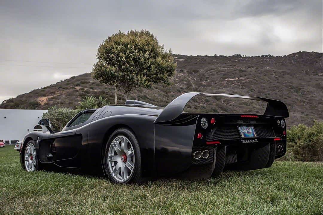 黑色玛莎拉蒂mc12