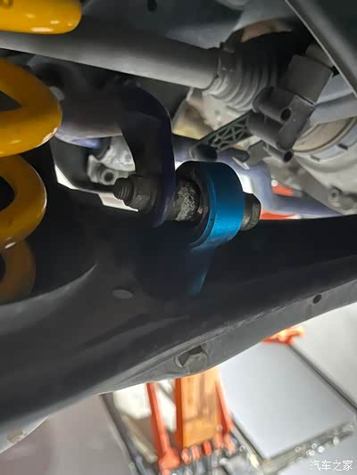 异响的防倾杆连杆