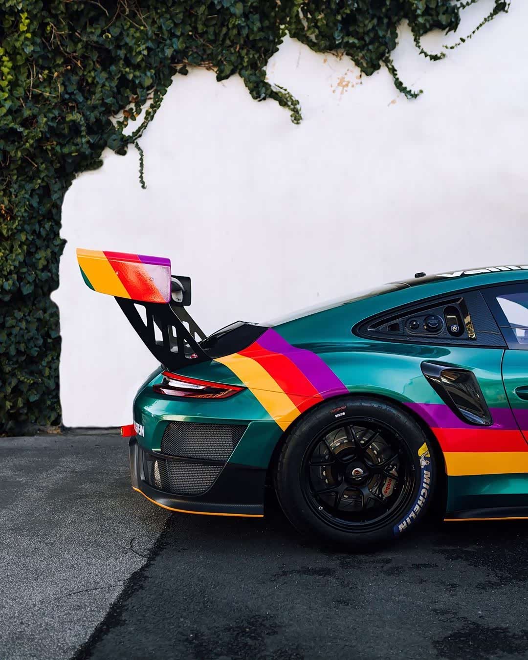 【图】彩色的车身,最独特的911._保时捷911论坛_汽车之家论坛